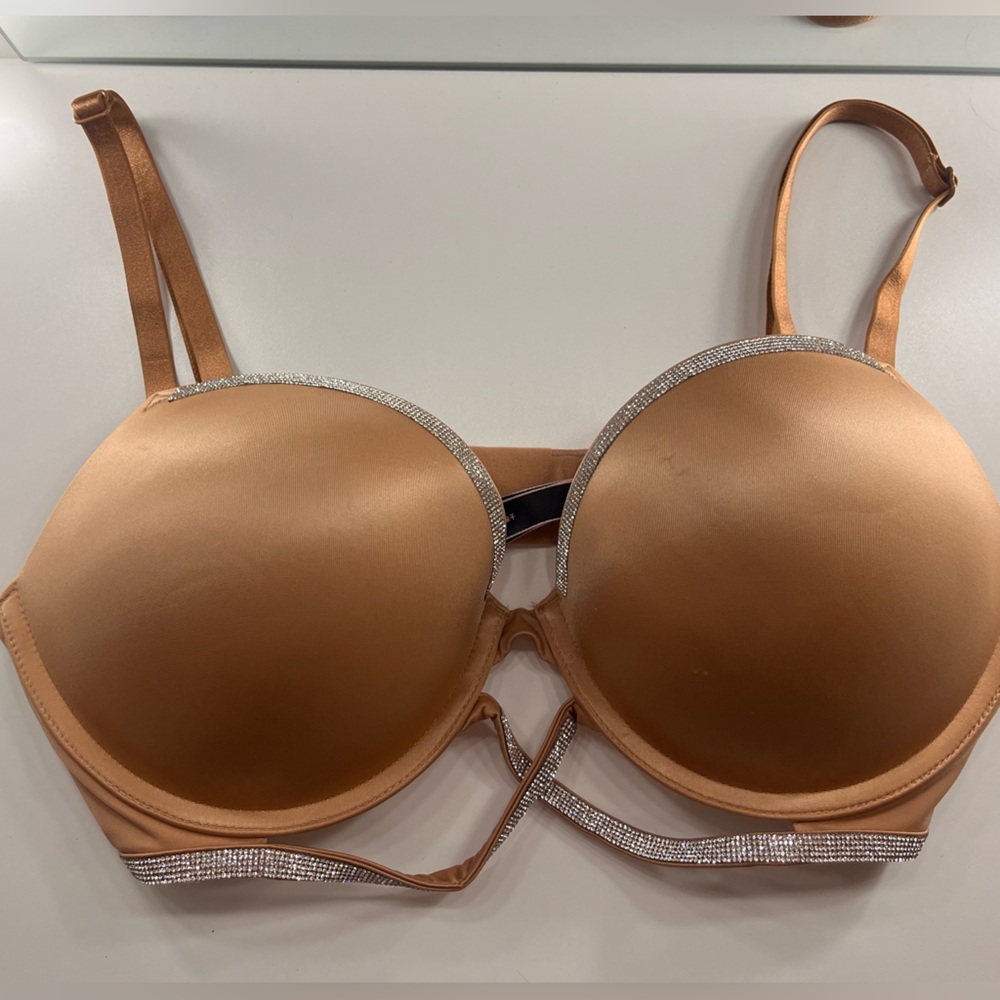 NEW Victoria’s Secret Very Sexy push up bra